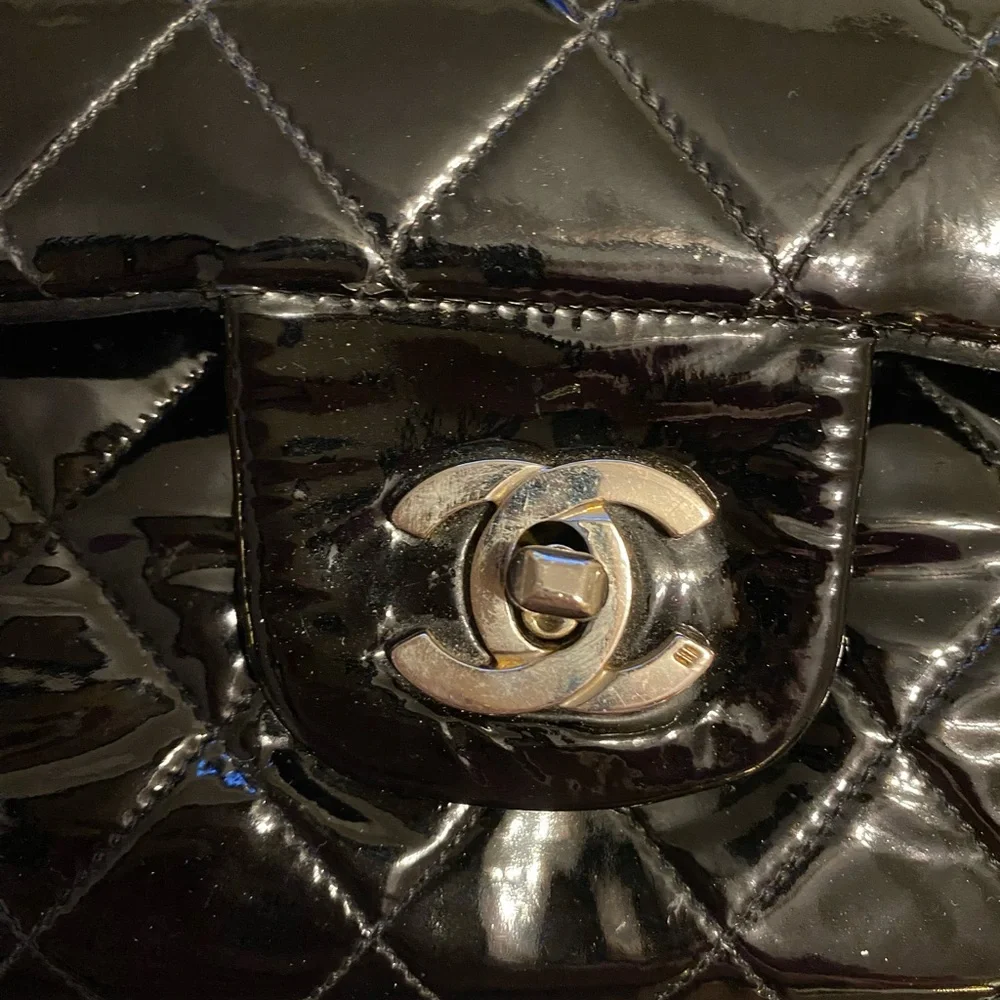 Rare Vintage Chanel Double Flap Patent Bag! - Picture 2 of 16